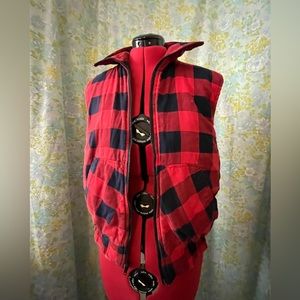 Fun vintage Buffalo plaid puffer vest!